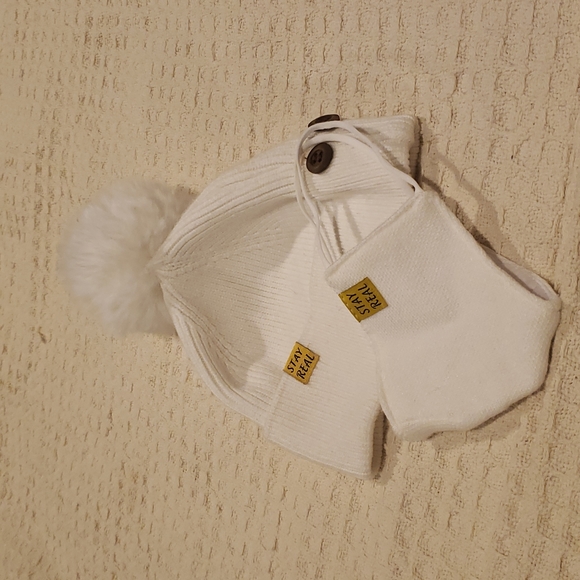 White winter hat with mask - Picture 4 of 4